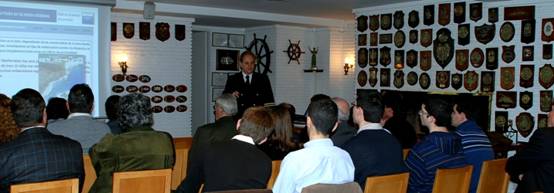 Descripci�n: 20090218 Conferencia Pesca RAECY 01 detalle luz media galones.jpg